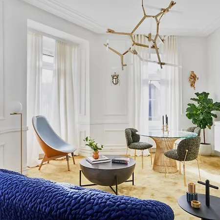 Halcyon Days 아파트