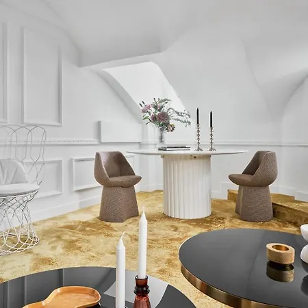 Halcyon Days Apartment *