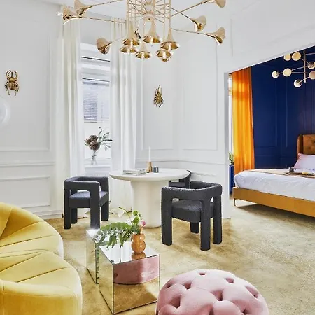 Halcyon Days Apartment *