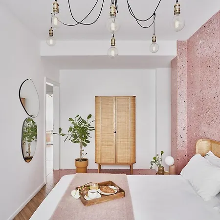 Halcyon Days Apartment *